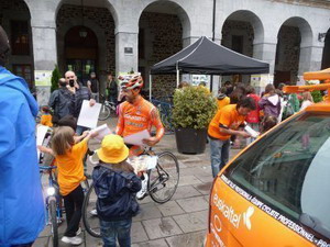 Euskaltel con los jóvenes de Areatza